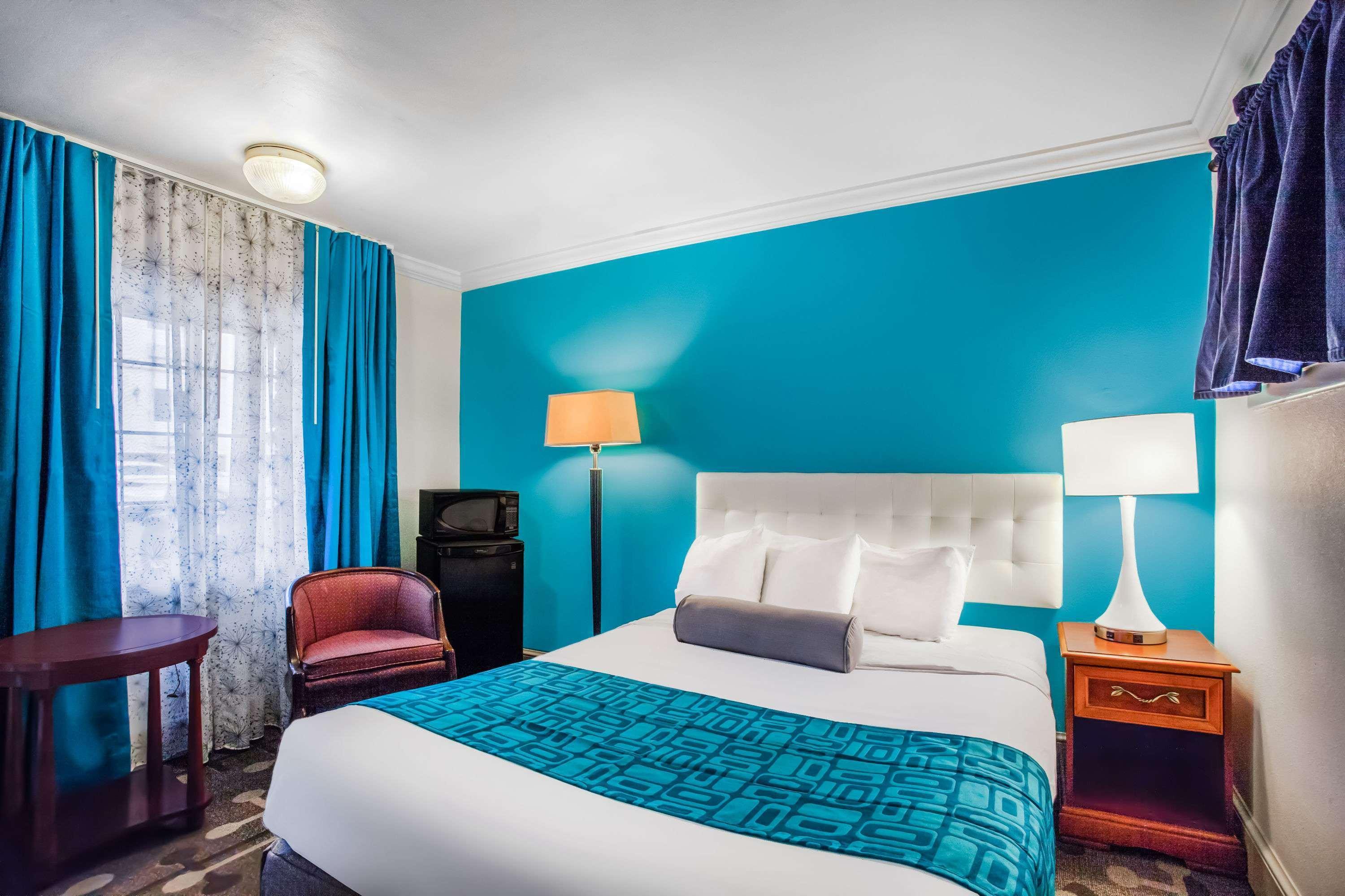 Howard Johnson By Wyndham 3*