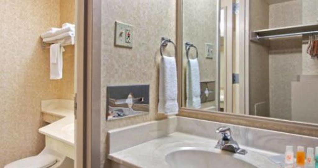 Howard Johnson By Wyndham Motel